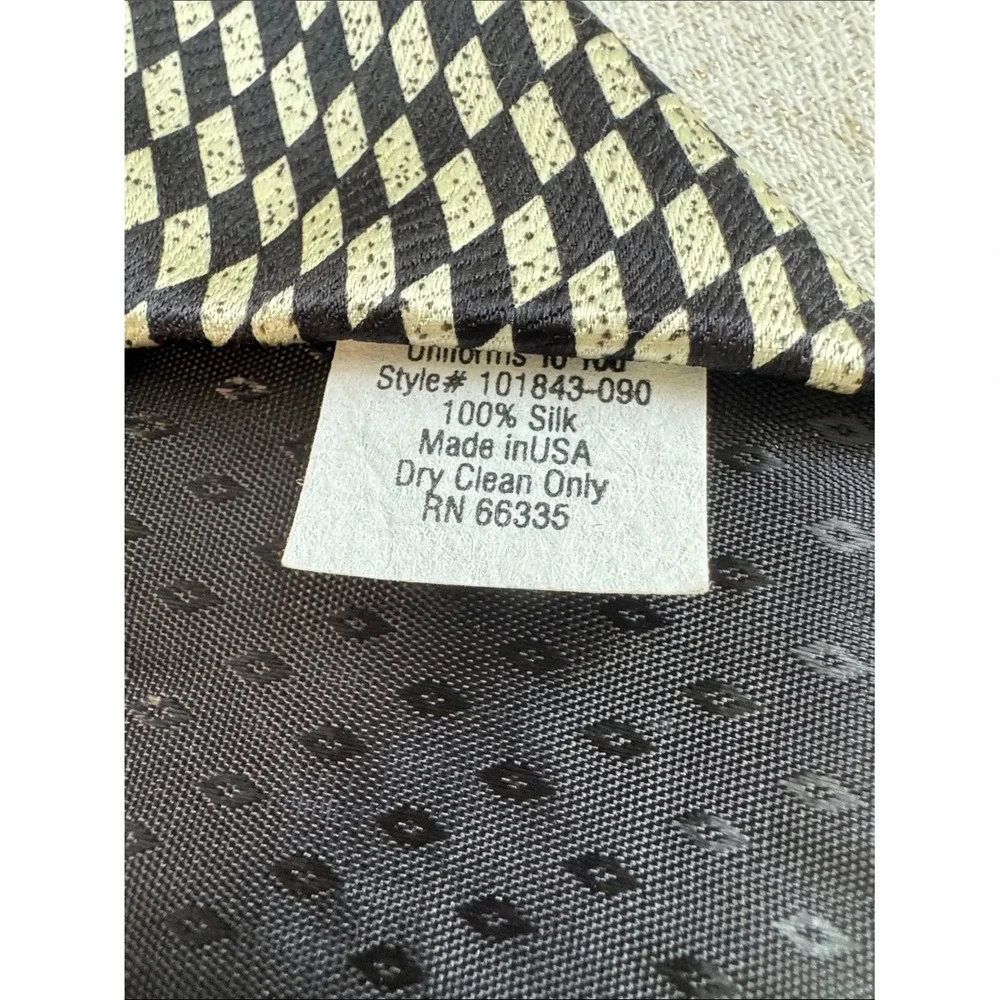 Cintas‎ Mens Silk Necktie Black Silver Geometric Diamond Pattern 101843-090 USA